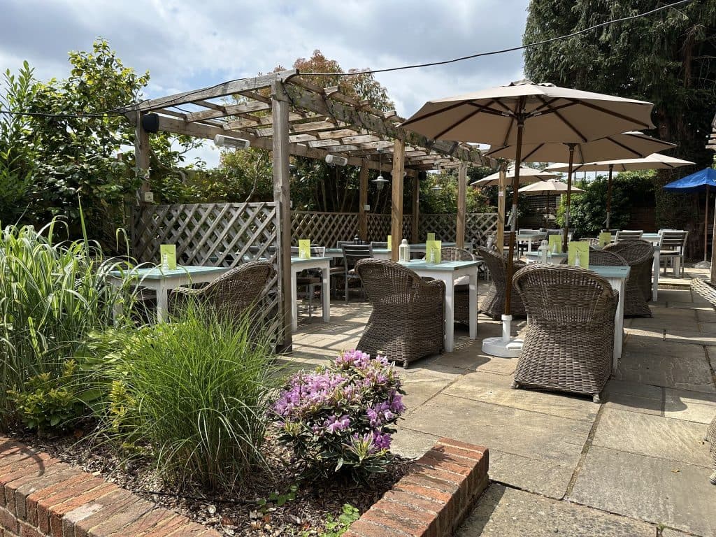 the-sun-inn-chobham-garden-004-2048